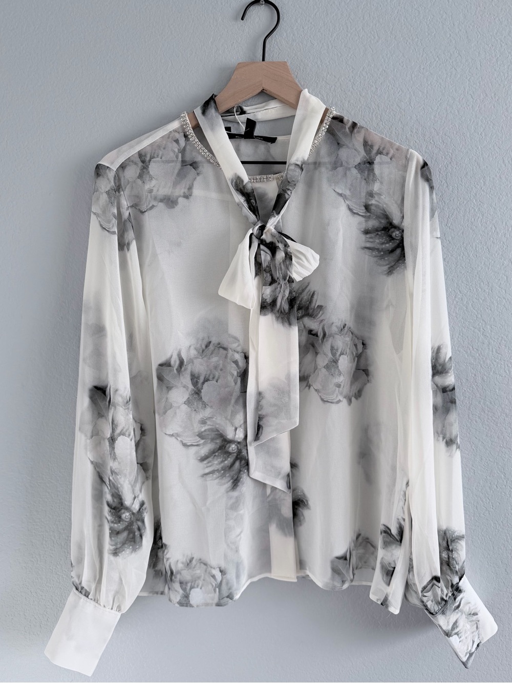 New White House Black Market Women's Floral Tie-Neck Chiffon Blouse Size XL - Picture 4 of 9